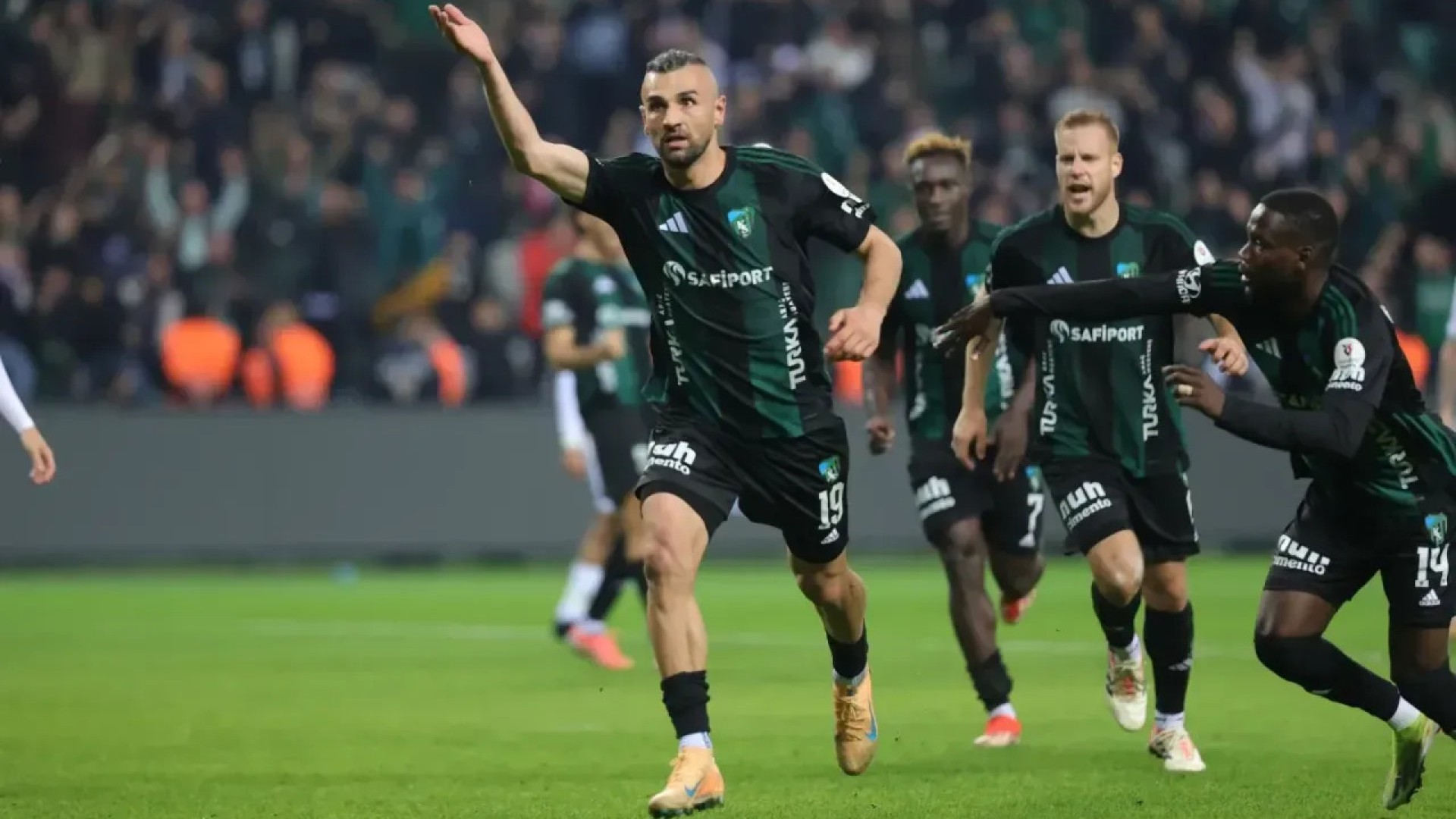 Kocaelispor v Galatasaray cover